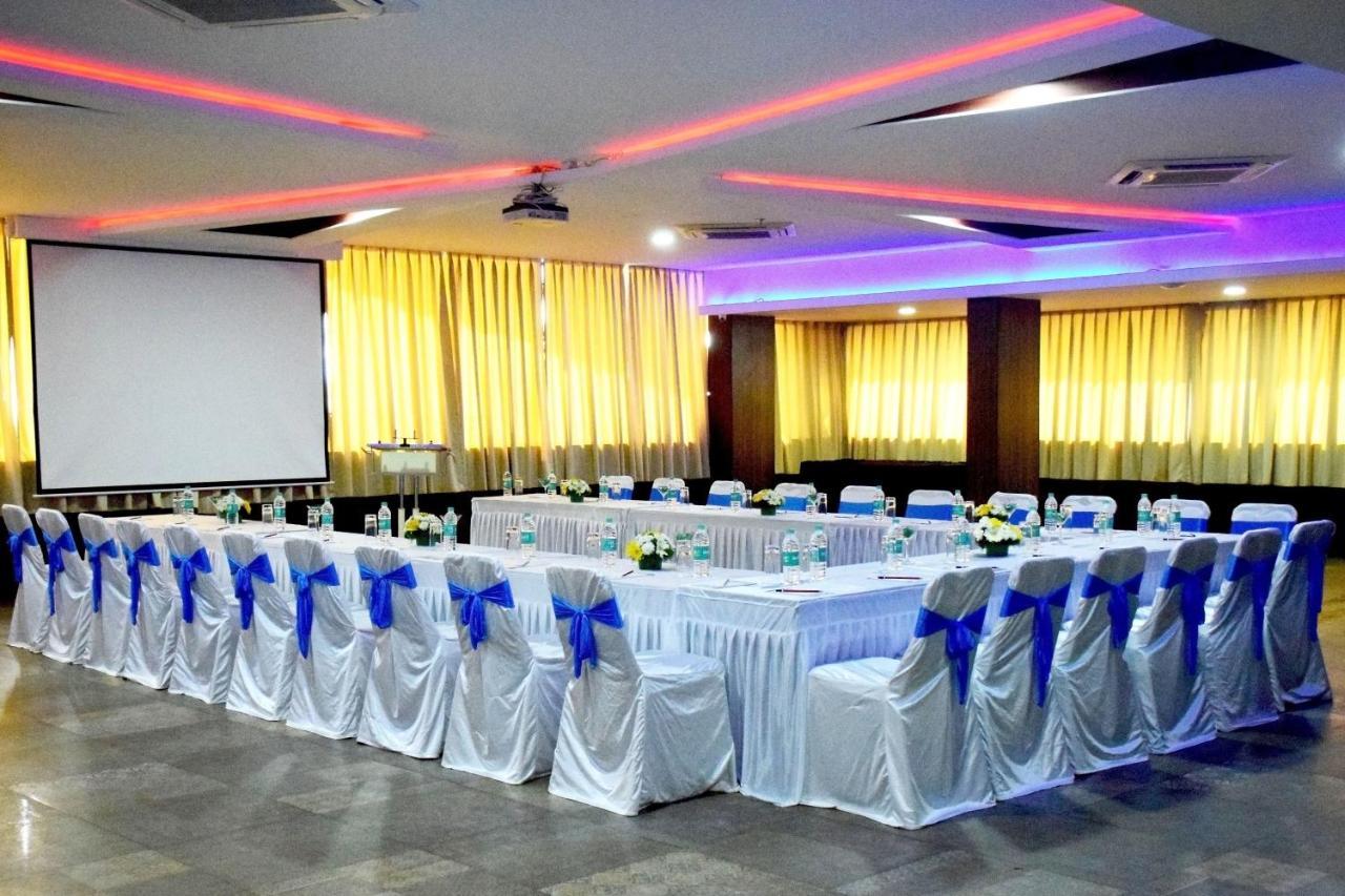 Hotel Citrus Prime Candolm, Goa Candolim Esterno foto