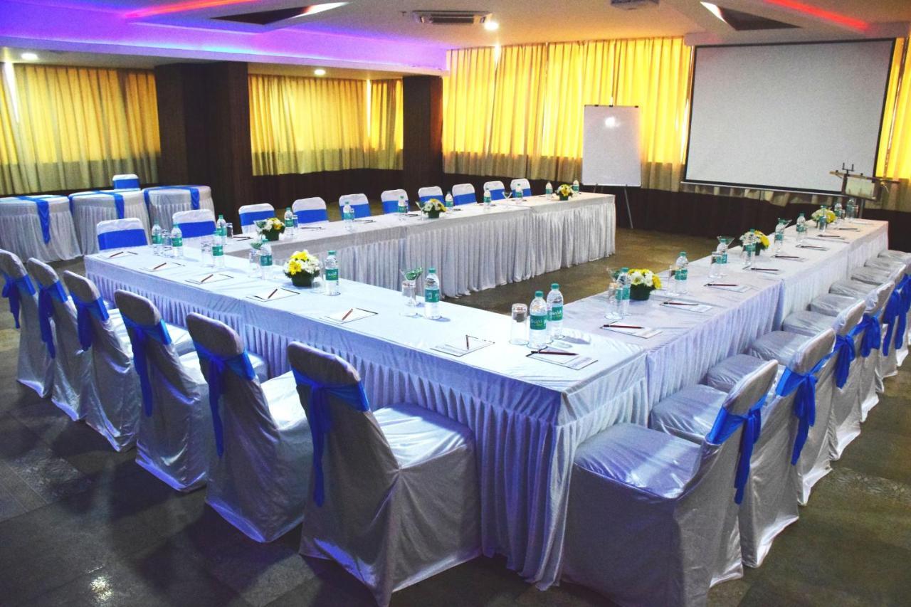 Hotel Citrus Prime Candolm, Goa Candolim Esterno foto